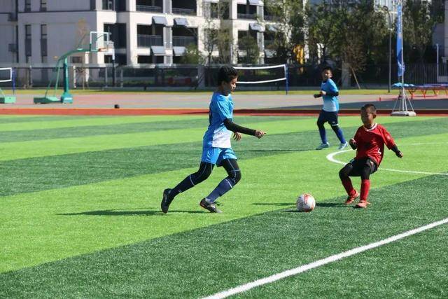 周琦8板3帽首钢逆转广州 邹阳20+10福建负青岛