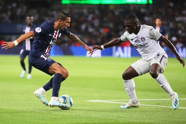 詹姆斯缺阵浓眉30+11 湖人大胜开拓者止3连败